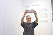 杨烨炘艺术展开幕，从鞋底探寻人类存在的痕迹