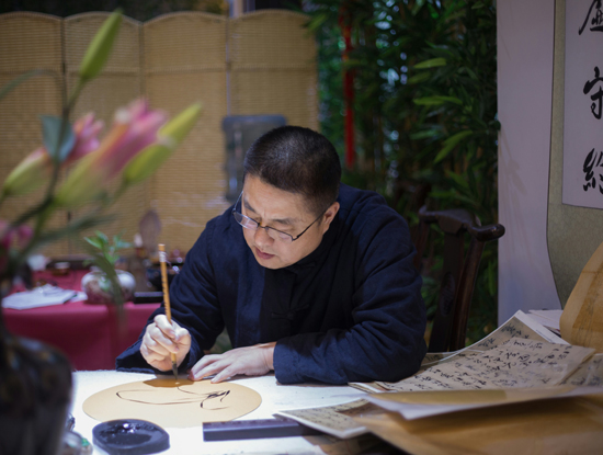 古琴家、画家高建国专访：一弹流水一弹月，七弦琴上行墨云