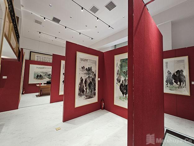 《丝路纪韵•丹心铸象•双峰颂》艺术展在北京拍卖街开幕