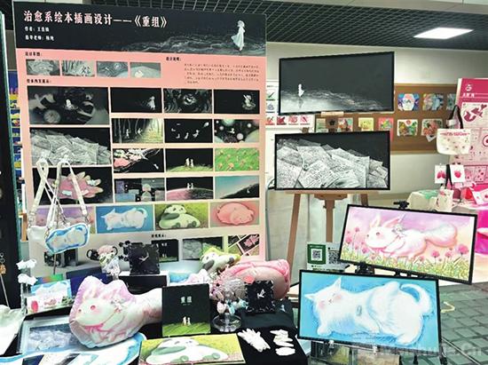 河南财经政法大学的学子将青春故事浓缩成了一本图画书