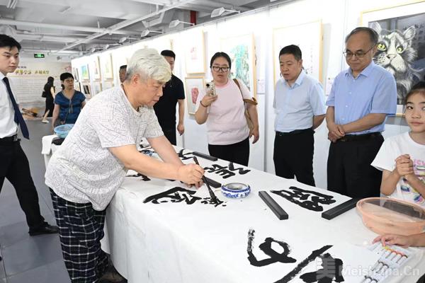 中国人保杯寻找最亮的星”全国书画摄影巡展正式启动