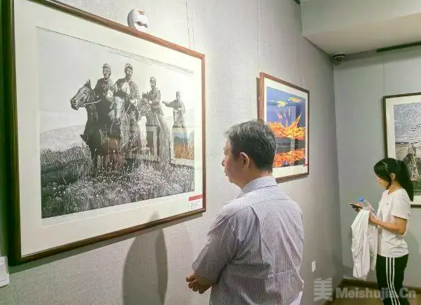 大兴安岭版画作品展在哈尔滨开展