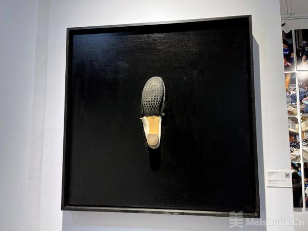 杨烨炘艺术展开幕，从鞋底探寻人类存在的痕迹
