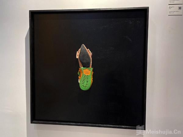 杨烨炘艺术展开幕，从鞋底探寻人类存在的痕迹