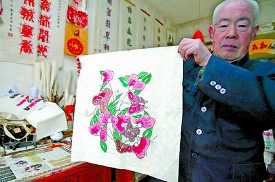 郑州一老先生写字似花鸟舞 愿免费教
